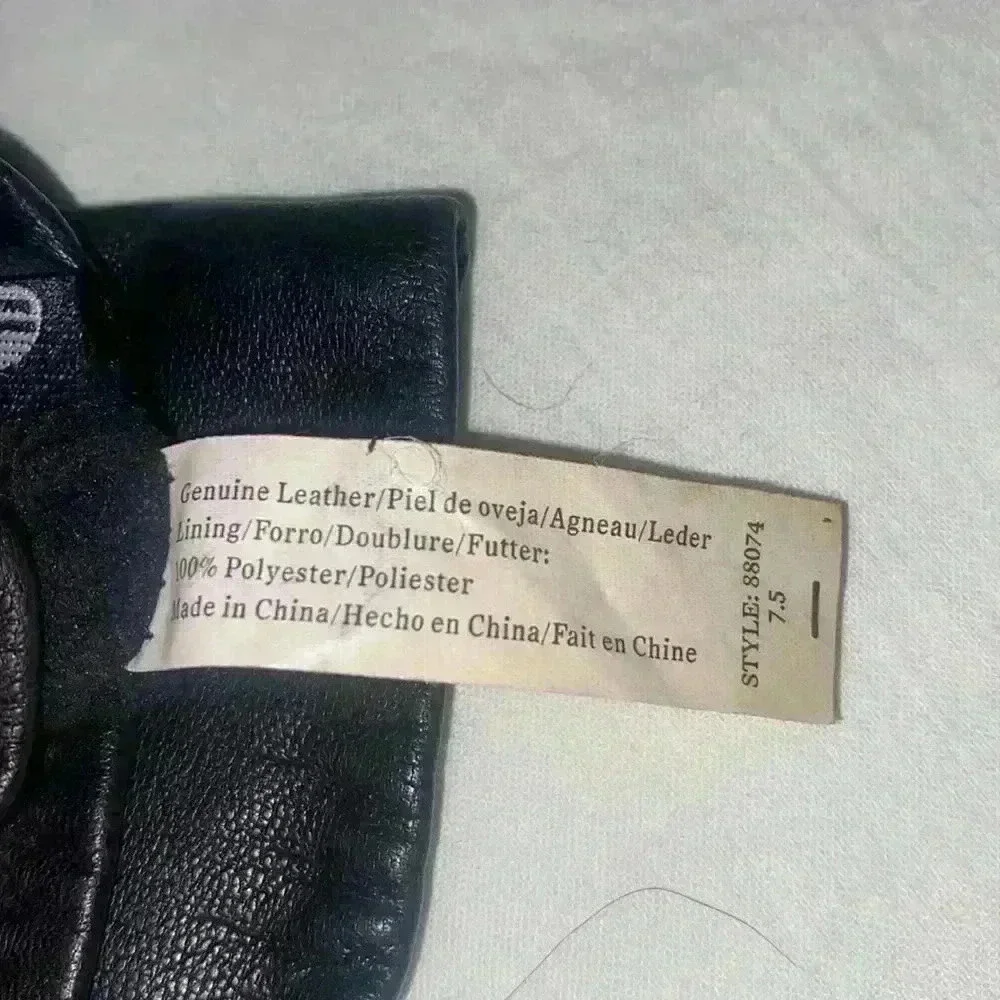 Black leather gloves with lining